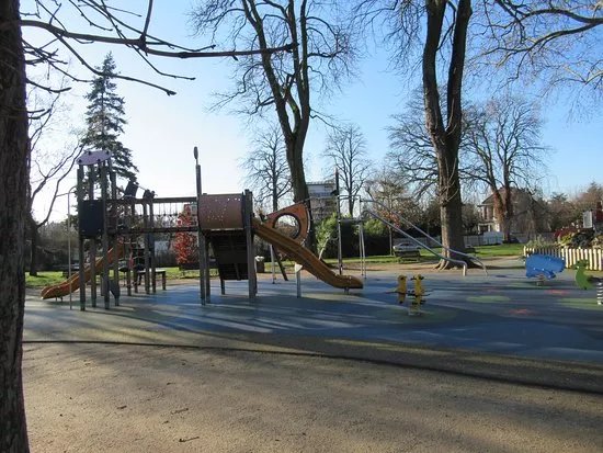 Square des Lacs