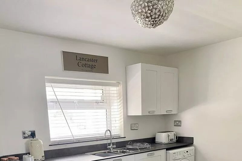 Large cottage modernised with Log burner, sleeps 3, close to motorway networks