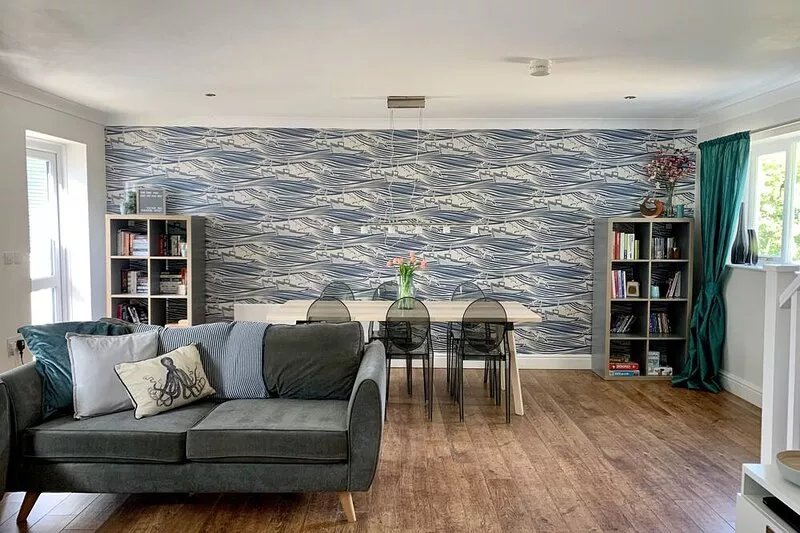 Modern beach house 3 bed, 3 bath, balcony, sea view