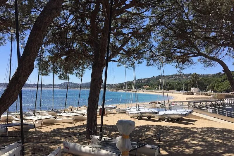 180 ° sea view, heated pool, beach, shops and walking port