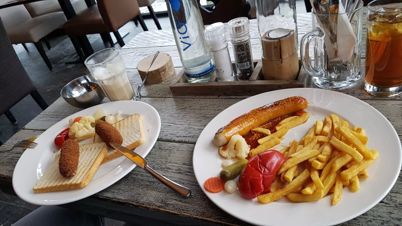 Cafe-Bistro Woods