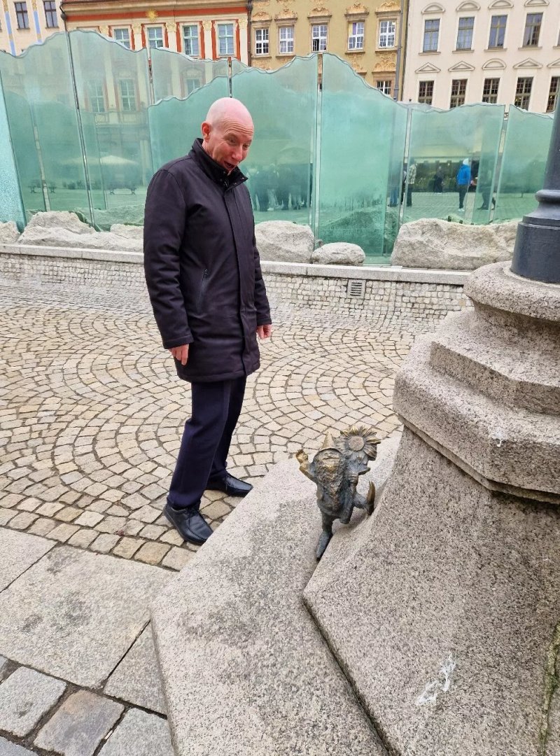 Well Wisher Statue ( Wroclaw Dwarf )