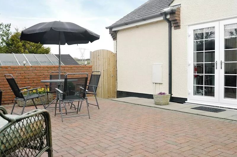2 bedroom accommodation in Caergeiliog, near Holyhead