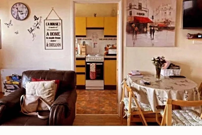Aberdeen City Centre Apartment With Private Balcony.