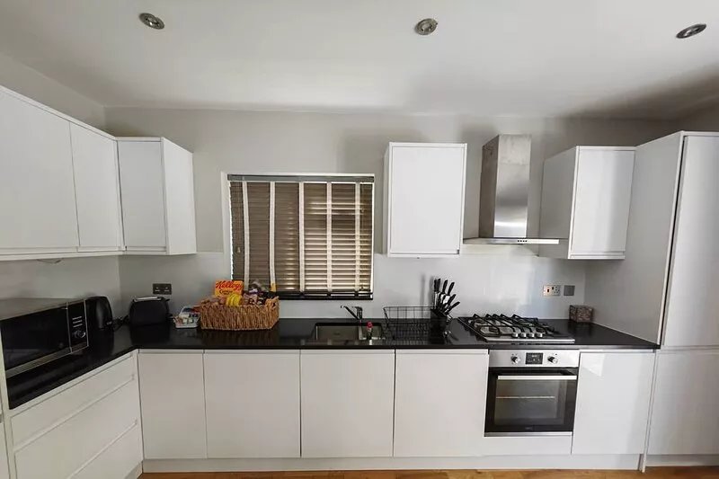 NEW! Glorious 2 Bedroom Apartment with private garden