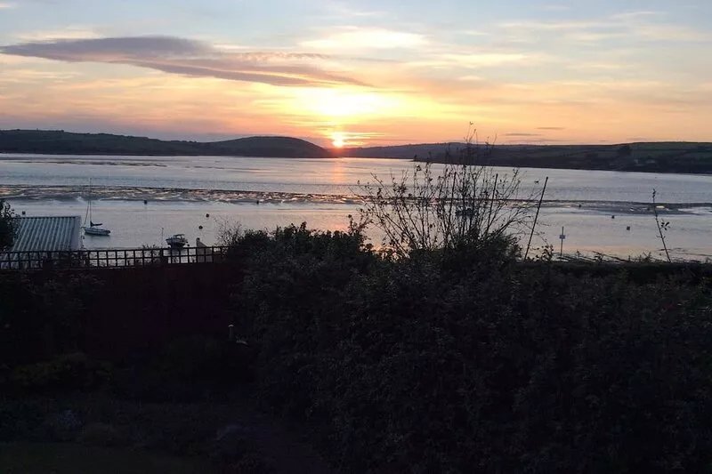 Uninterrupted spectacular views over the Camel Estuary and ocean.