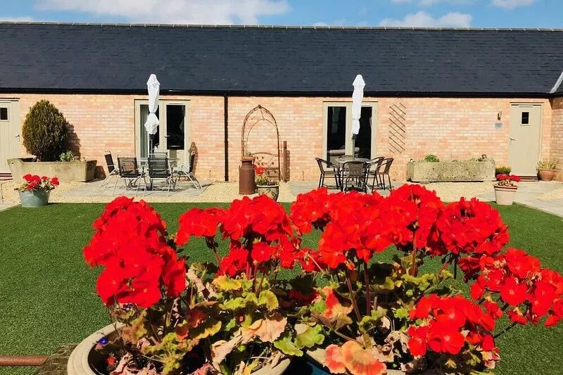 Luxury cottage on working farm, close to Silverstone, Oxford and the Cotswolds