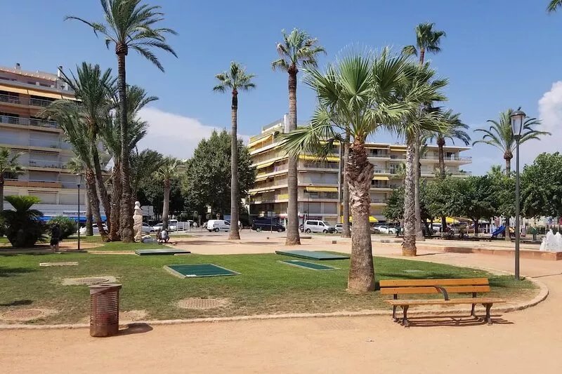 Modern home just a short walk from the beach and Antibes marina