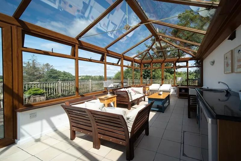 Swallow Cottage - Sleeps 4 with a pool & games room
