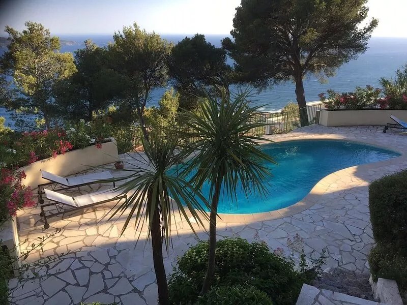Villa 14 adults / 6 bedrooms / 4SDB, private pool, pano views of the islands