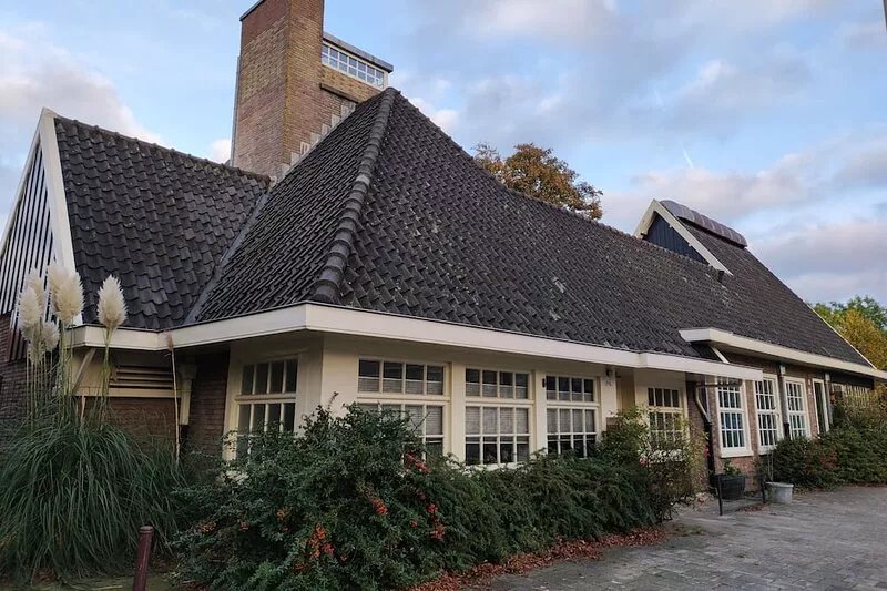 Aparment in former bathhouse. Free parking