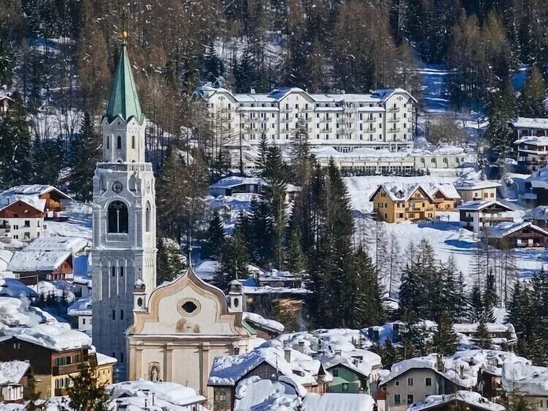 Rent large apartment in Cortina area Cristallo with terrace overlooking Tofane