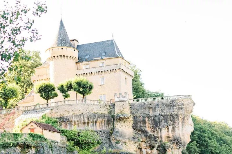 Majestic castle overlooking the river, sleeps 15
