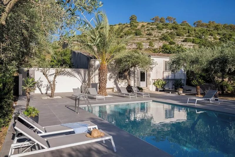 Casale Laghia with nice pool for 12 guests in Modica