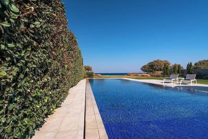 Stunning beachfront retreat, private tennis court & infinity pool