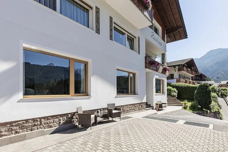 Modern Apartment 'Ravison' with Mountain Views, Garden & Wi-Fi