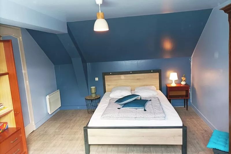 Cosy gîte on the banks of the Nantes-Brest canal