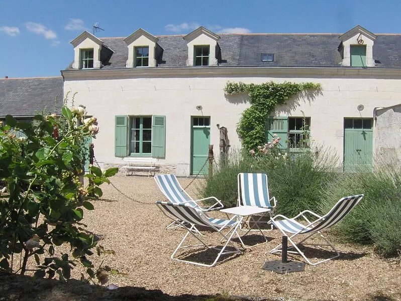 Charming cottage in 19th century property in the middle of a wooded park in