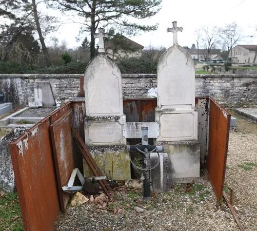 Cimetiere De Fontaines
