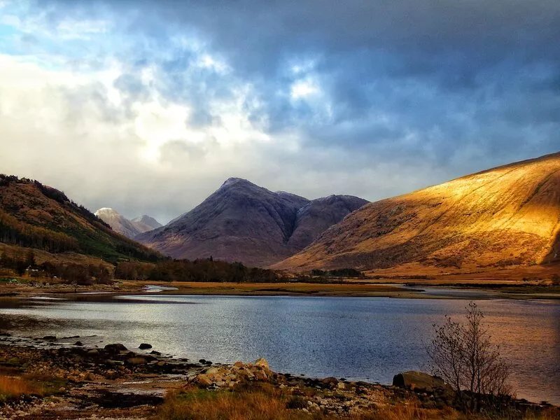 Log Cabin with Hot tub close to the shores of Loch Awe with Fishing Rights
