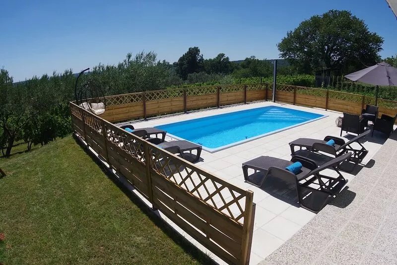 Spacious apartment with views of the vineyards