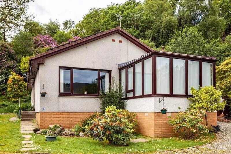 Fabulous 3-bedroom bungalow overlooking the Holy Loch