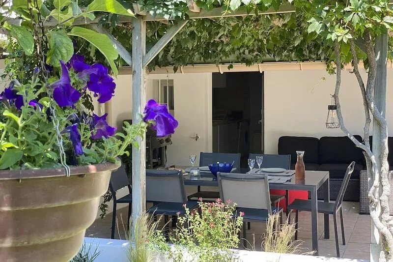 35 m2 Apartment in Orange (Vaucluse). 15' walking distance from the city heart