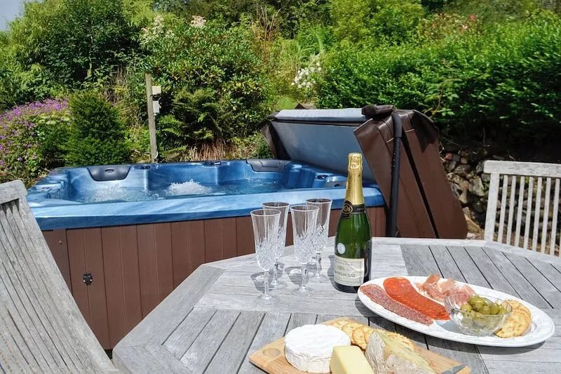 Enjoy a game of tennis or simply relax in the hot tub at The Brewers Cottage.