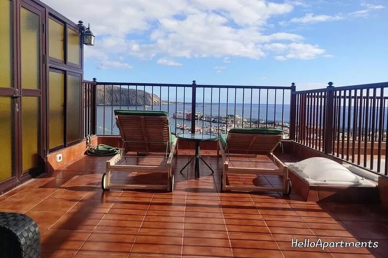Solarium, sea view, Wi-Fi, center of Los Cristianos, 50M. from beach