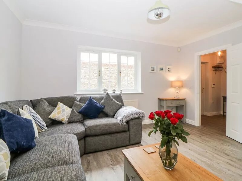 SIENA COTTAGE, 41A KENTS LANE, pet friendly, with a garden in Torquay