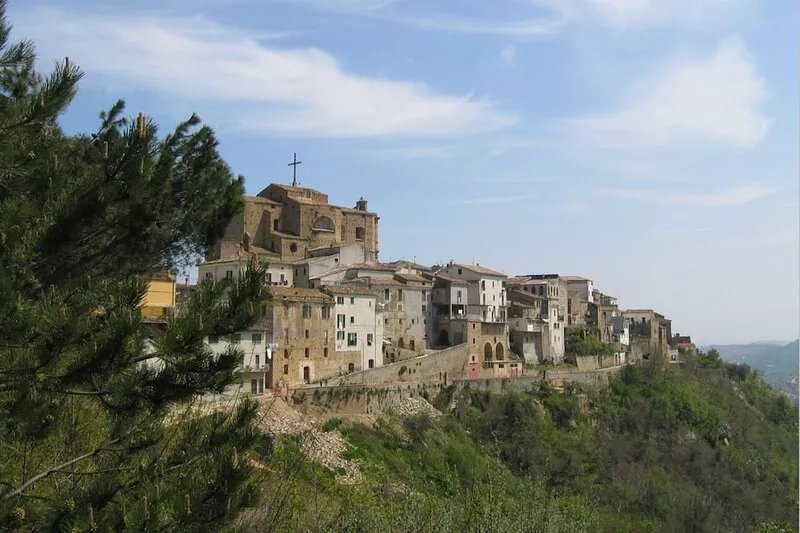 Idyllic air-conditioned villa with mountain views. Nature, villages & vineyards.