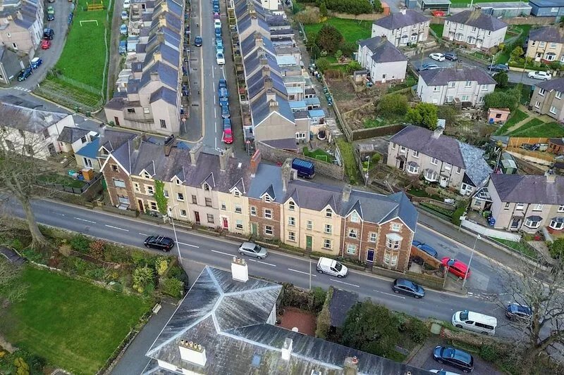 Large Victorian terrace house with castle views in Caernarfon. Pet Friendly