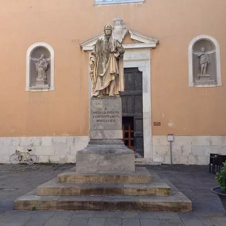 Monumento a Nicola Pisano