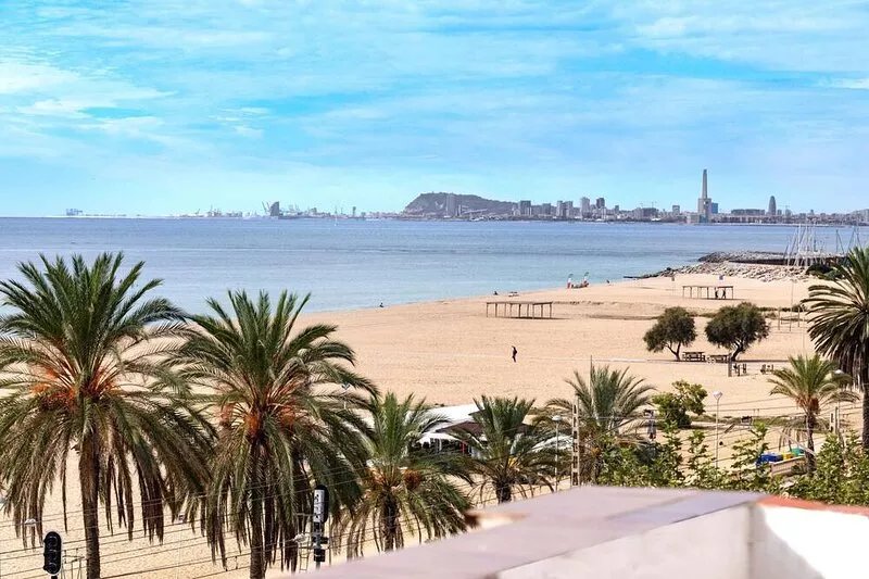 CA L'ORTÍ - BIG HOUSE FOR 14, TWO STEPS FROM THE BEACH AND 15 MIN FROM BARCELONA
