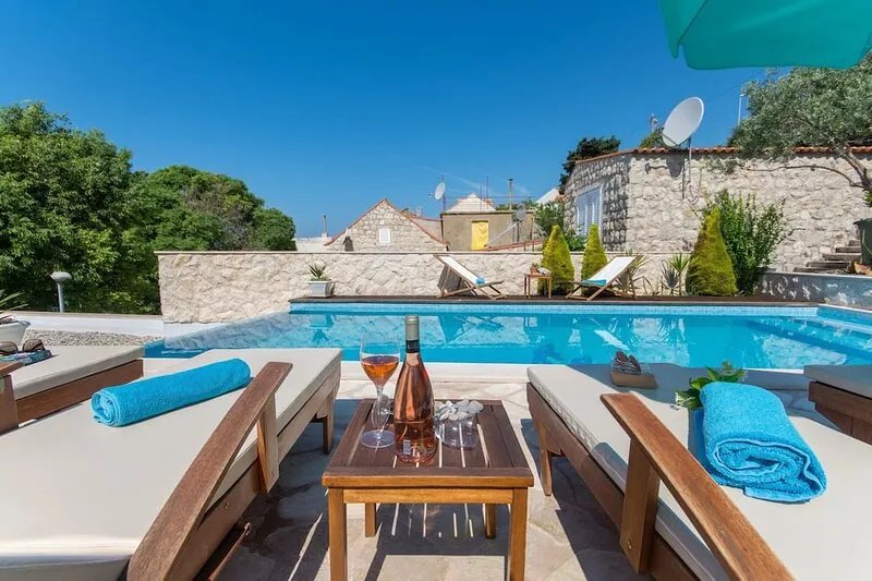 Dreamhouse Soline Sea View, Pool and Jacuzzi Yellow Apartment