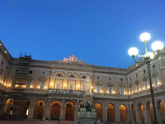 Piazza Giacomo Leopardi e Palazzo Comunale