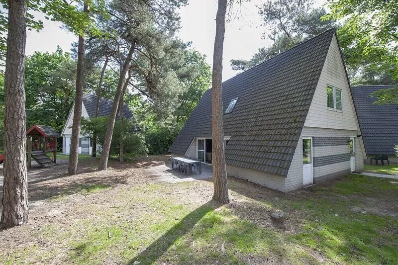 Detached villa with four bathrooms, near the Vrachelse Heide