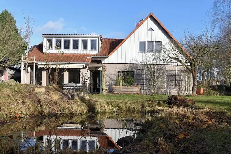 Apartment with a view of the garden. 5 minutes to the lake and the S-Bahn