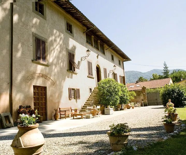 Stay, think and relax. 15' drive from Pisa, Lucca and the beach. Extended layout