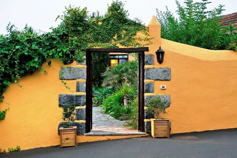 Typical Country house with private terrace and garden.
