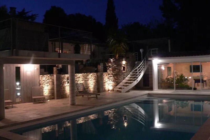 Attached villa on a calm property; village close to Montpellier