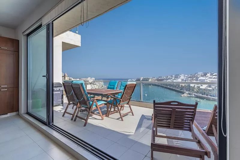 Gorgeous two bedroom sea view in Marsascala