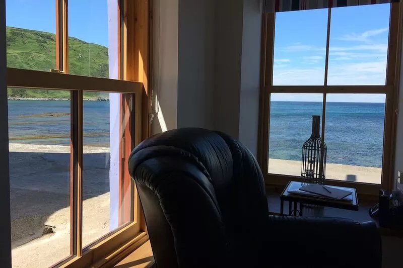 Traditional Fisherman's Cottage directly on the sea wall.