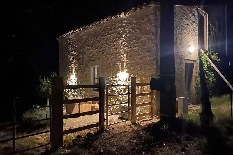 Stylish house with fabulous view of the medieval hilltop village Cordes sur Ciel