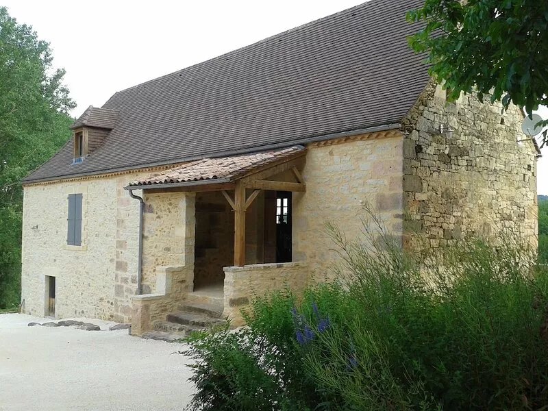 Perigourdine house in the countryside