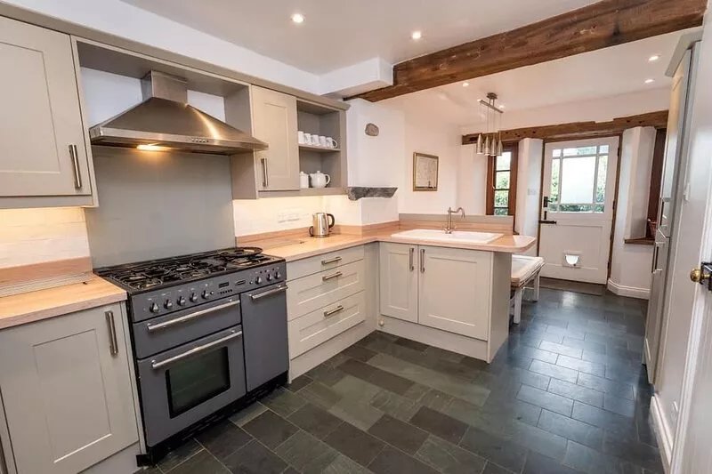 Barf Cottage -  a cottage that sleeps 5 guests  in 3 bedrooms