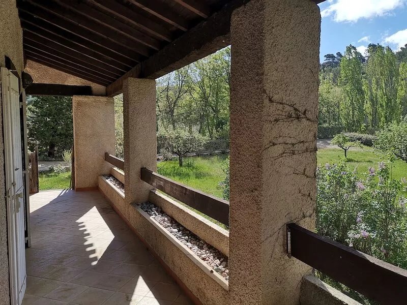 Wine and residential property in the Luberon in Provence