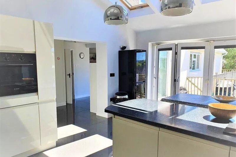 Large House in Bude, Cornwall, Sleep18, Quiet Location, Just 10min Walk To Beach