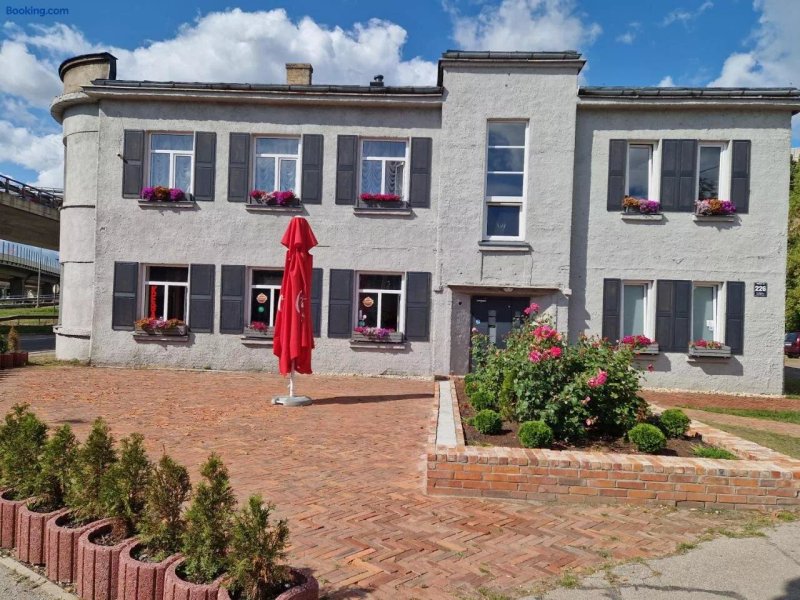 Central Hotel
