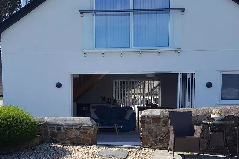 Bright & spacious property with EV charger. Village location, 5 mins to beach.